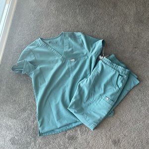 Hydrogreen figs scrubs